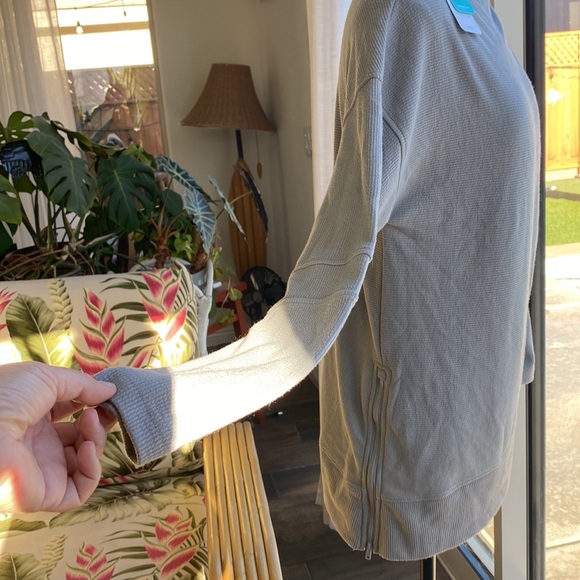 BRAND NEW LA DODGERS LONGSLEEVE small NWT - Picture 4 of 10